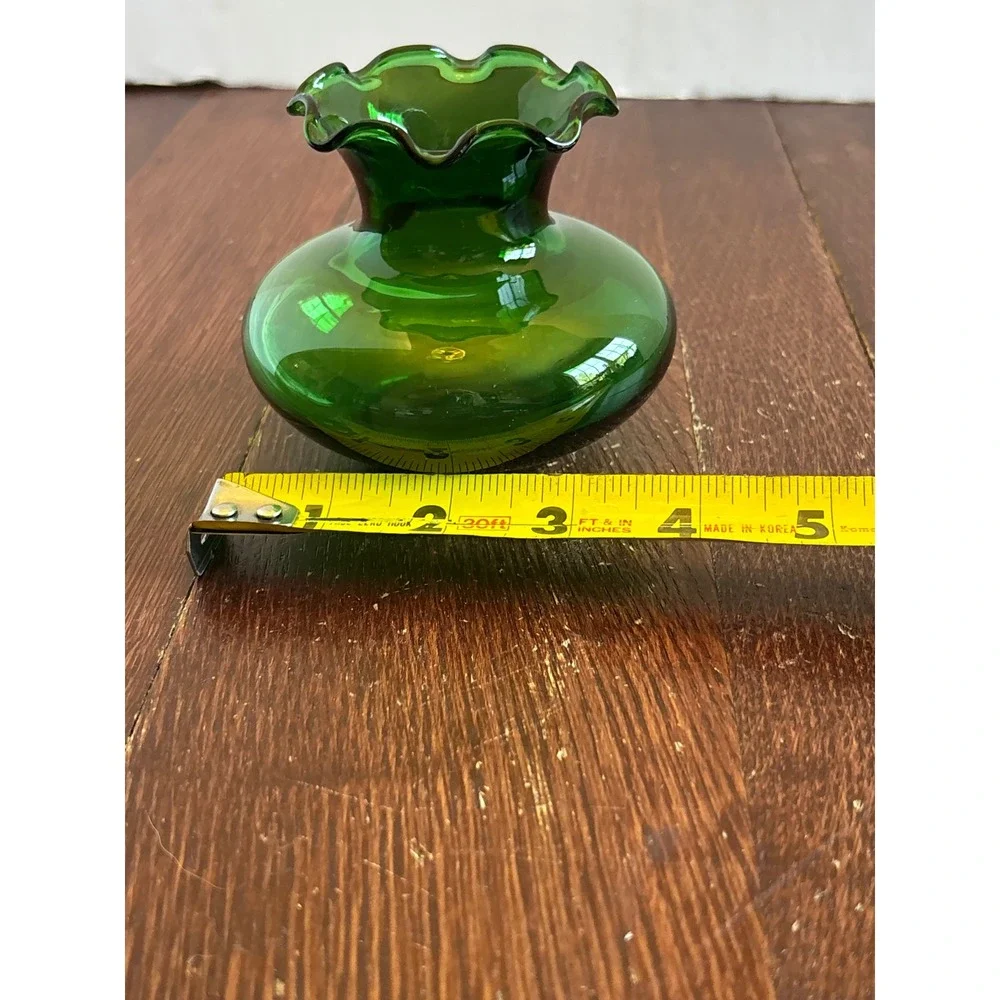 Vintage Emerald Green Glass Bud Vase Ruffled Rim Squat Bulbous Decorative 3.5in